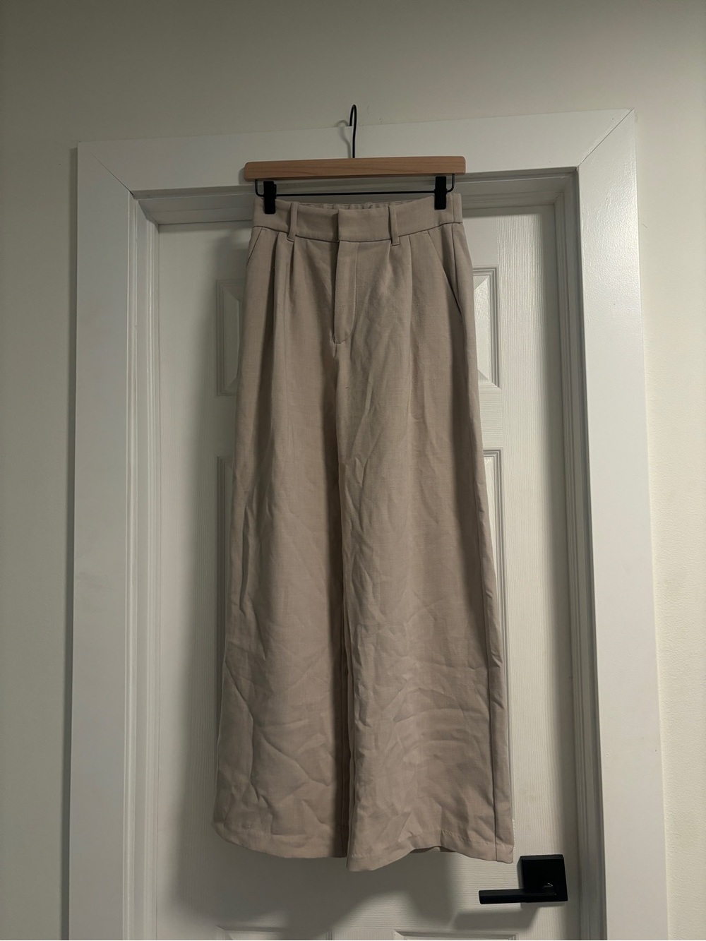 Abercrombie women’s beige trousers